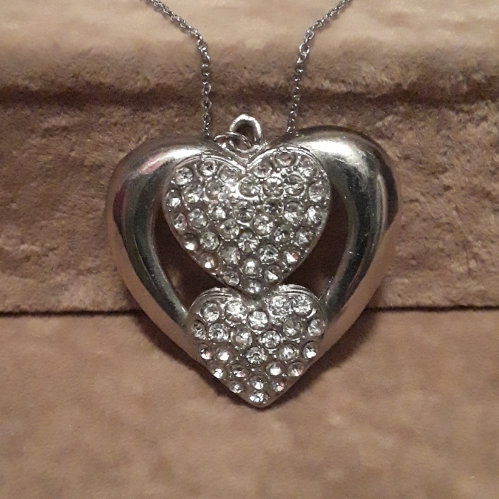 Vintage rhinestone heart/chain